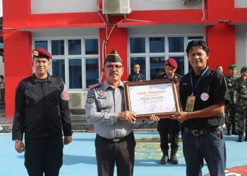 DPW A-PPI Riau Berikan Sertifikat Penghargaan Kepada Kalapas Narkotika Pekanbaru