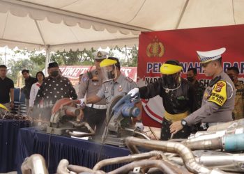 Satlantas Polres Siak Musnahkan 220 Knalpot Brong, Edukasi Pelajar Tentang Keselamatan Berkendara